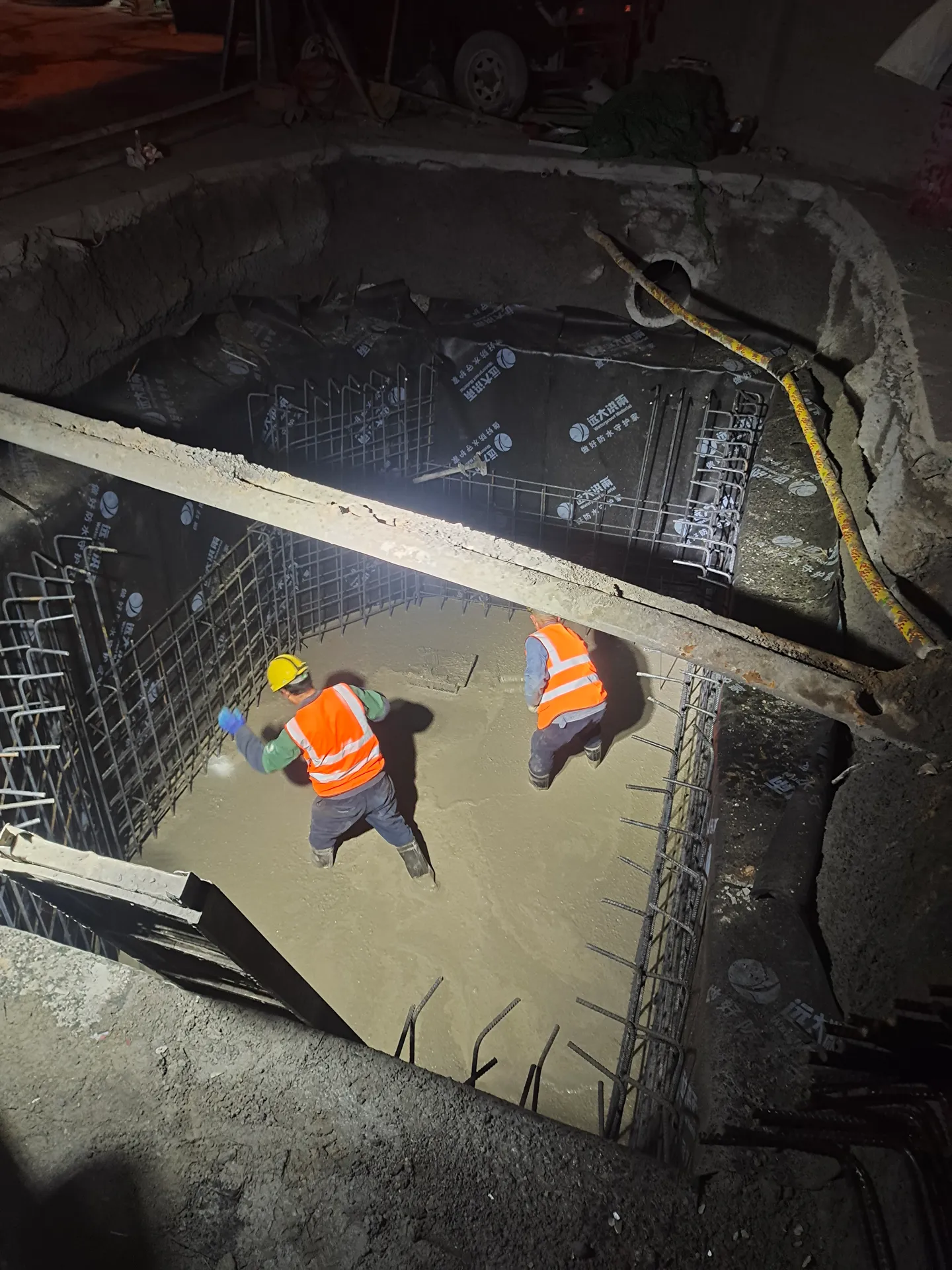 北京地铁 17 号线工程香河园站总配外电源工程施工图片 4