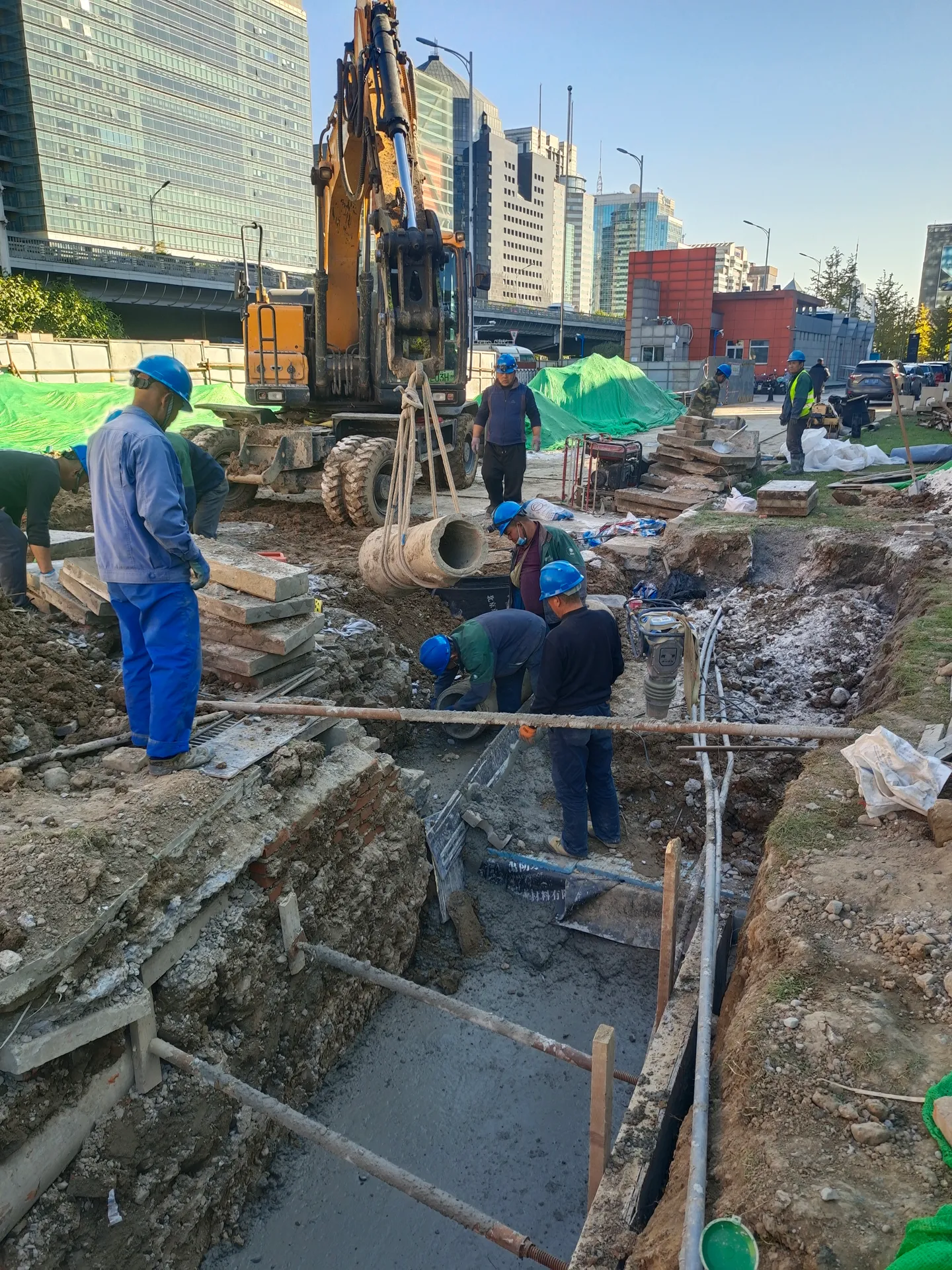 北京市西城区体育局月坛体育场基础设施升级改造二期项目外电源工程图片 1