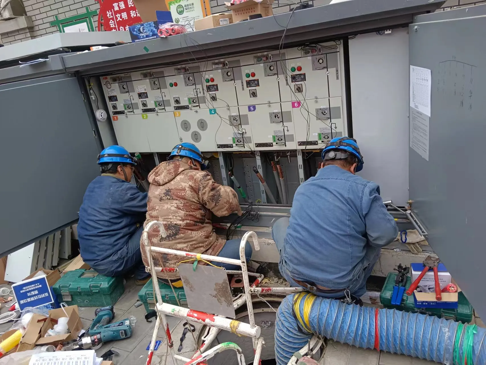 国网北京城区供电公司西城区德胜街道安德里北街等电力架空线入地工程图片 15