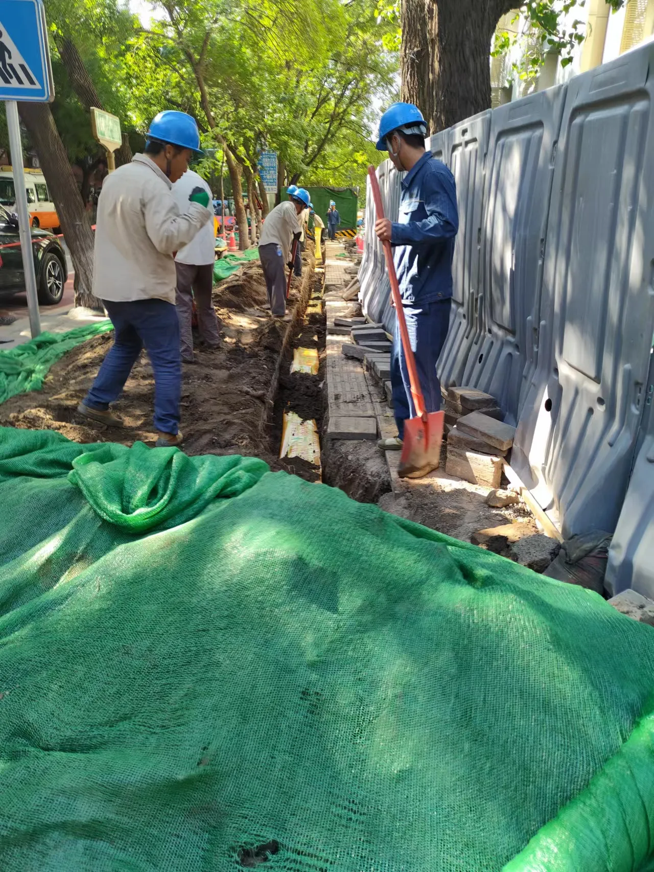 国网北京城区供电公司西城区德胜街道安德里北街等电力架空线入地工程图片 8