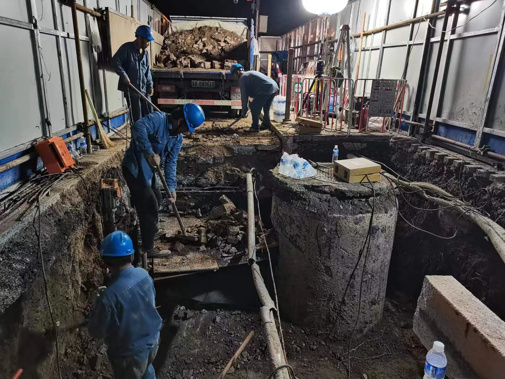 首都医科大学附属北京世纪坛医院双路供电工程军博地铁站东北口电力管井提升改造项目工程图片 2