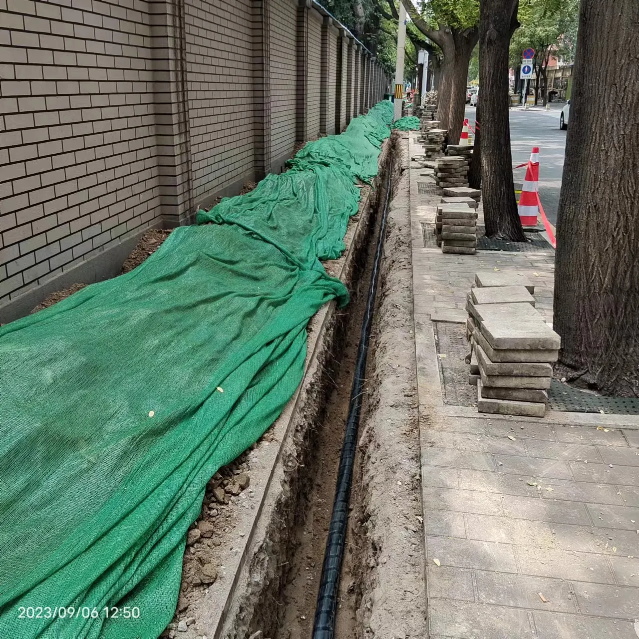 国网北京城区供电公司西城区德胜街道安德里北街等电力架空线入地工程图片 3