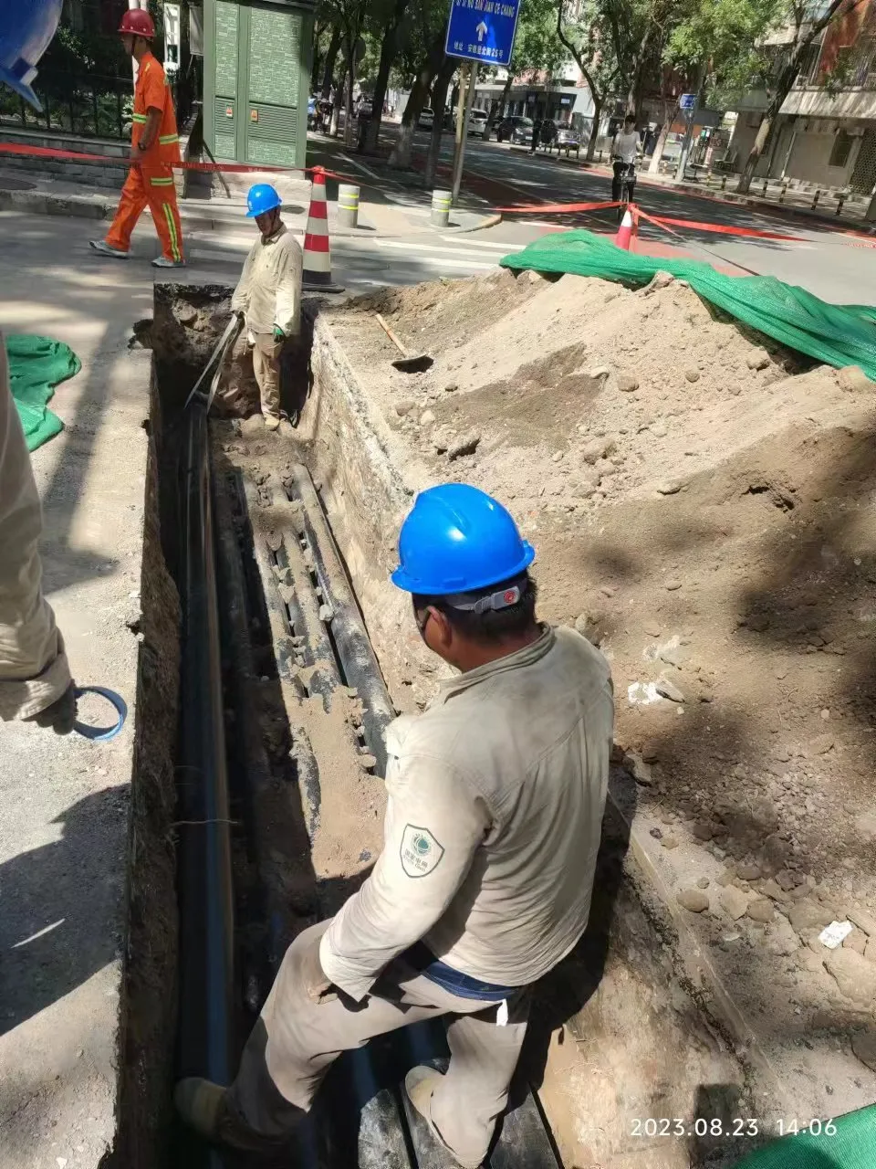 国网北京城区供电公司西城区德胜街道安德里北街等电力架空线入地工程图片 6
