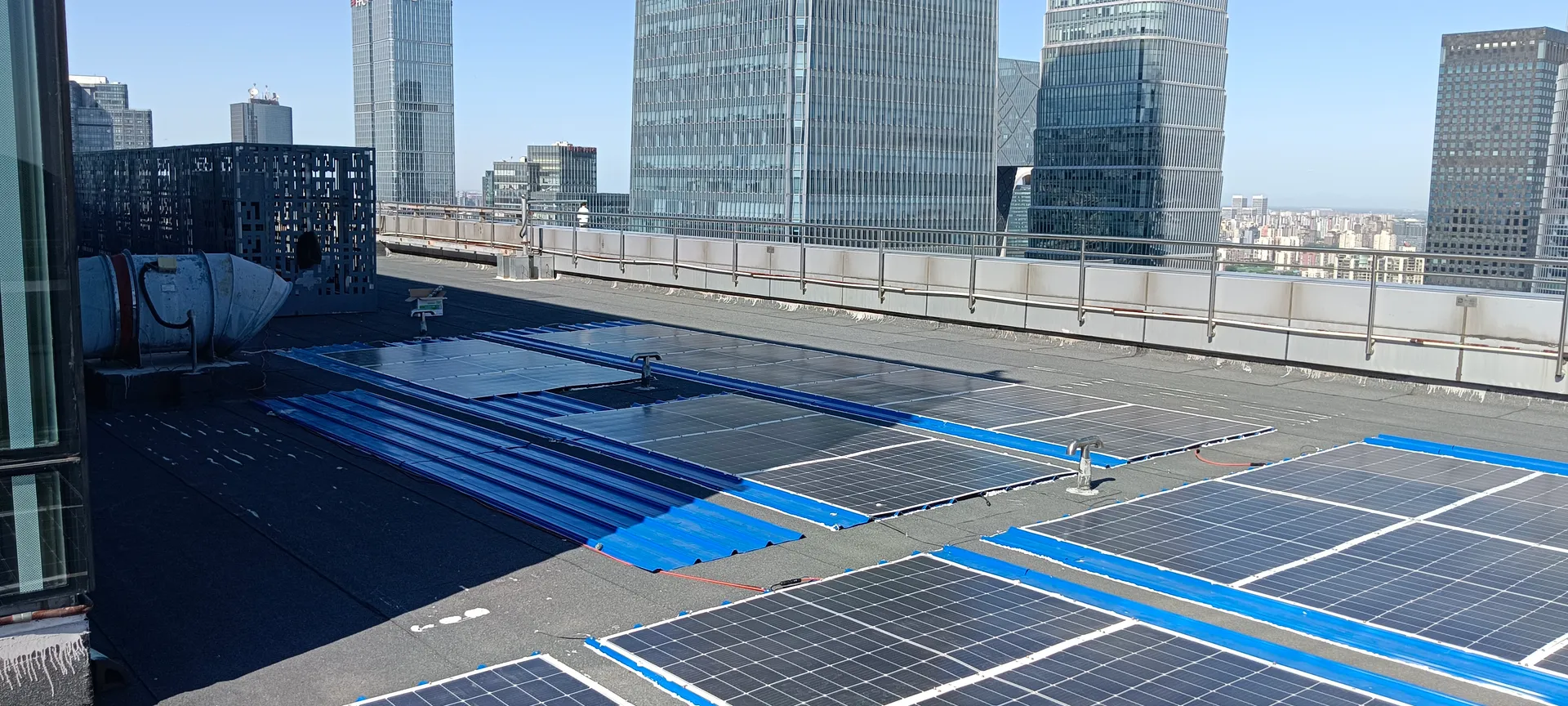北京中海广场23.4kWp屋顶分布式光伏发电项目图片 1