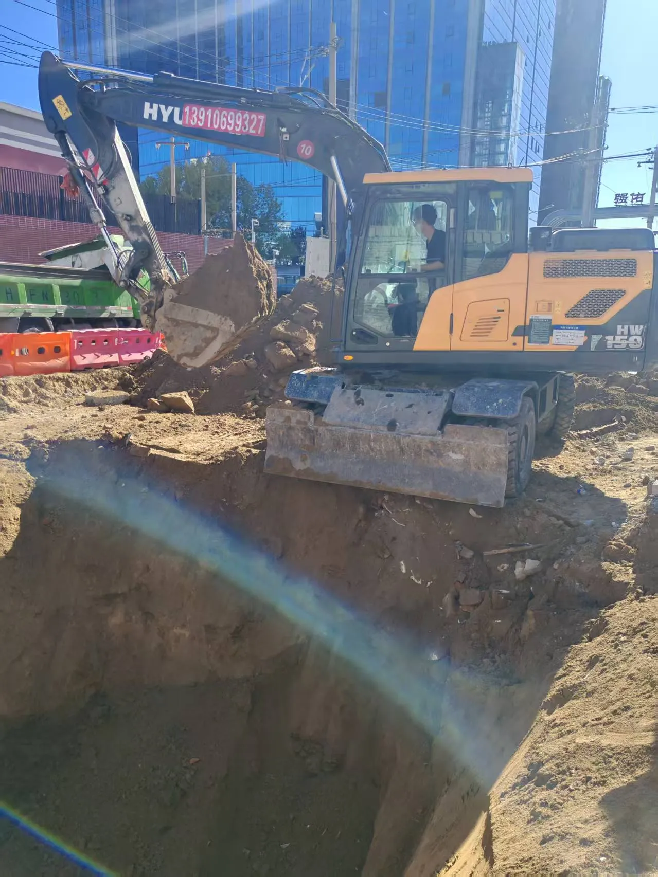 海淀区清河镇路（清河中街-小营西路）道路工程-电力管线改移工程图片 3