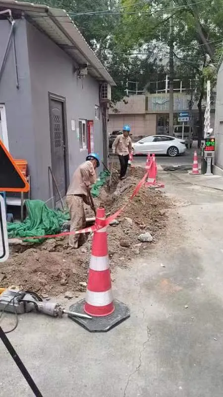 国网北京城区供电公司西城区德胜街道安德里北街等电力架空线入地工程图片 1