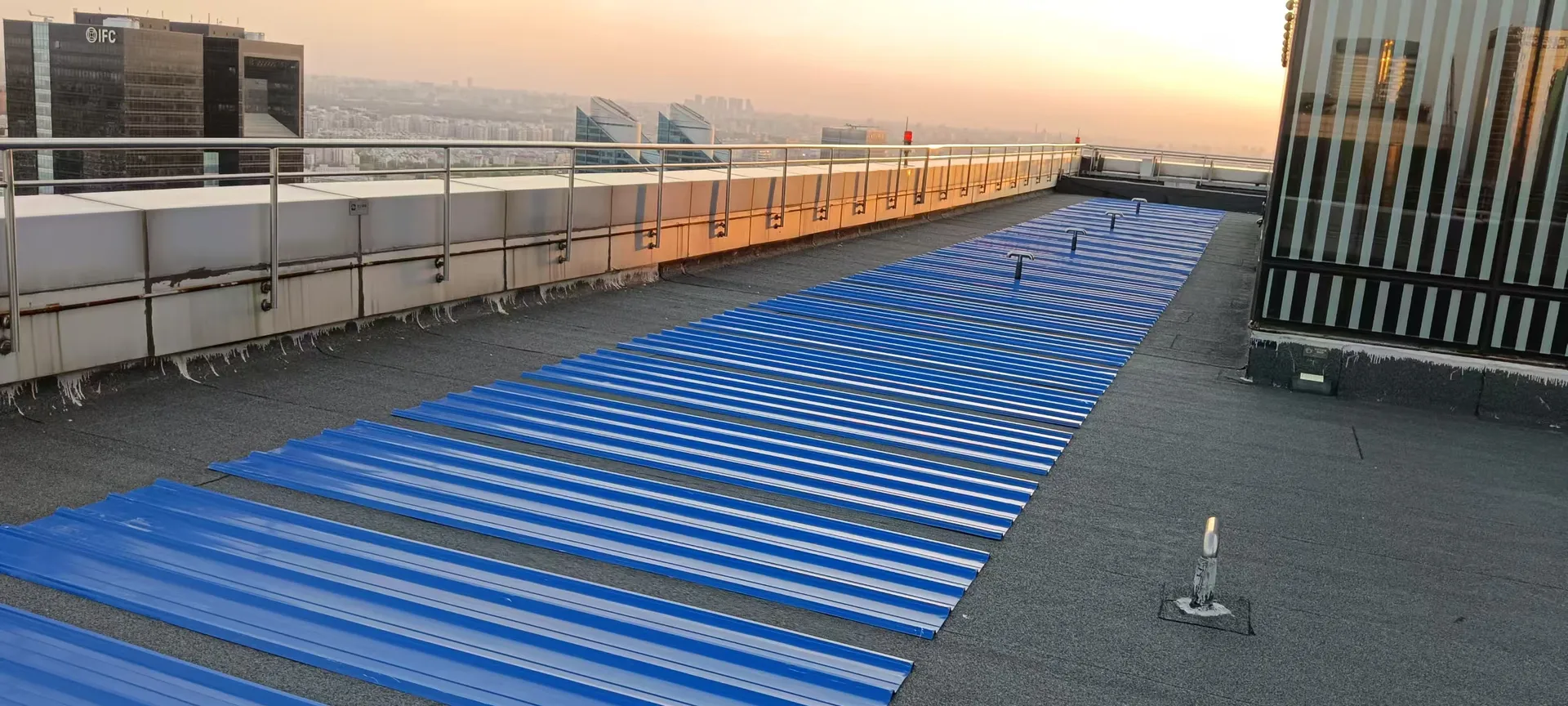 北京中海广场23.4kWp屋顶分布式光伏发电项目图片 3
